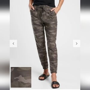 Athleta Women's (Olive) Green Camo Farallon Jogger